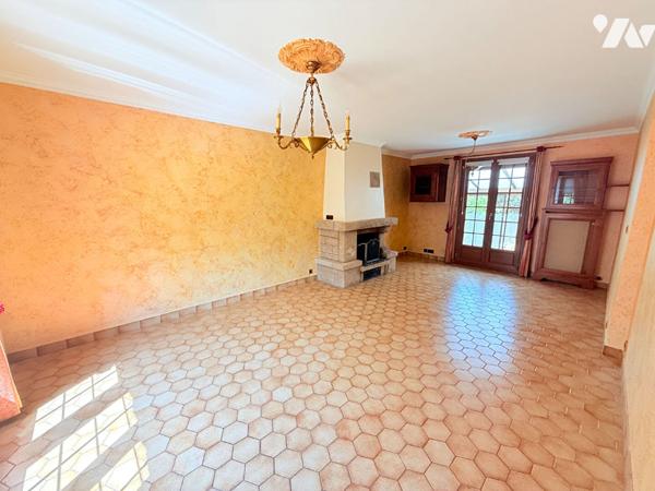 Maison Chevaigné belle traditionnelle sur sous-sol proche commerce