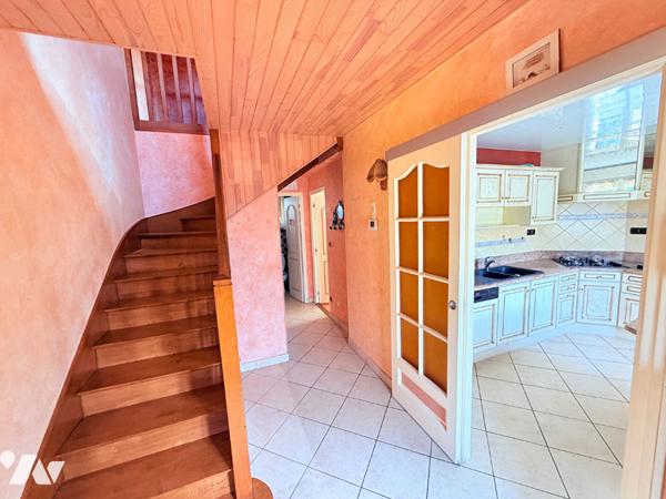 Maison Chevaigné belle traditionnelle sur sous-sol proche commerce