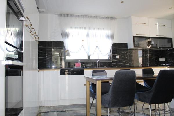 Côtes d'Armor 22440 Ploufragan. Villa d'exception, 5 chambres dont 1 suite parentale au Rdc. Terrasse surélevée, Garage