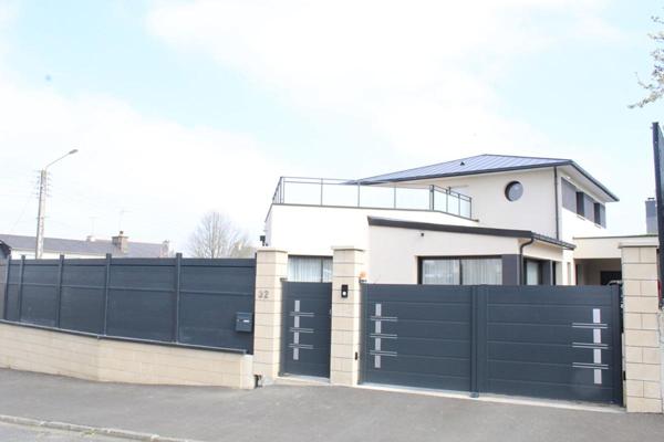 Côtes d'Armor 22440 Ploufragan. Villa d'exception, 5 chambres dont 1 suite parentale au Rdc. Terrasse surélevée, Garage