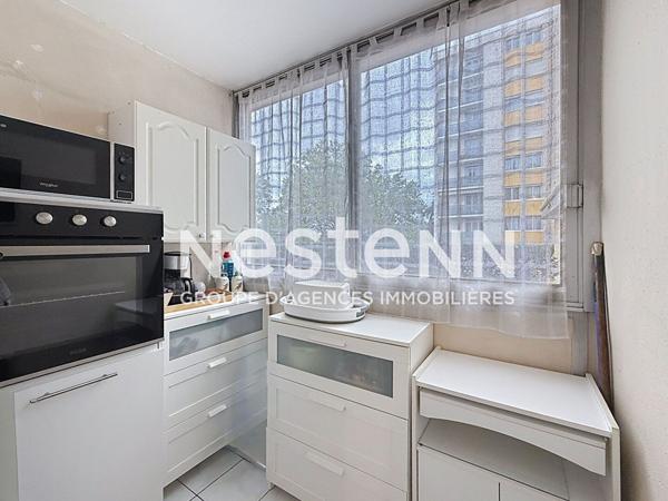 Appartement T3 2 chambres traversant avec balcon et cave - Secteur BRON PISCINE