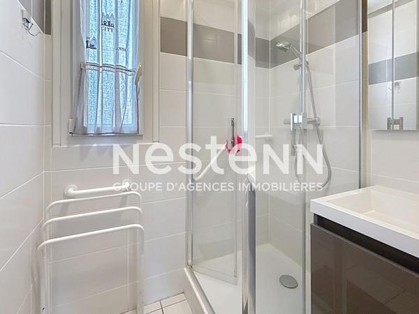 Appartement T3 2 chambres traversant avec balcon et cave - Secteur BRON PISCINE