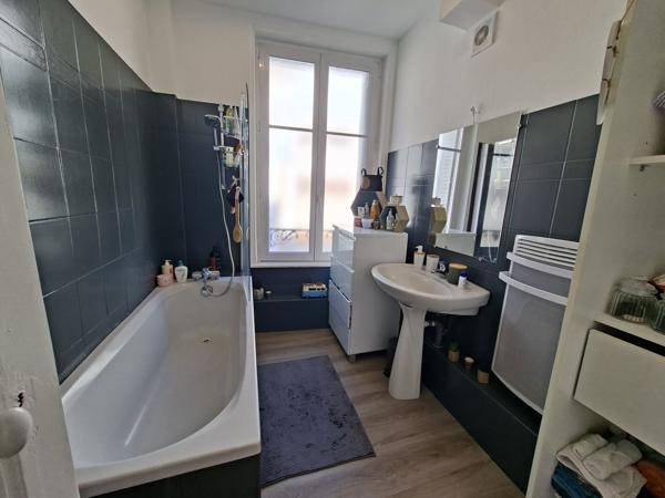 Nancy , appartement de charme 95 m2 , 2 chambres , 2 salles