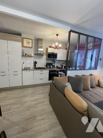 Appartement de type 3, 2 chambres, parking en sous-sol, cave.