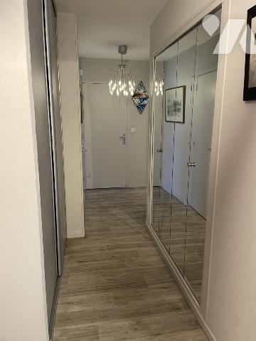 Appartement de type 3, 2 chambres, parking en sous-sol, cave.
