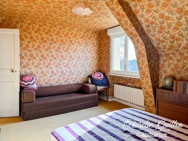 Maison en pierre à rénover avec grand terrain de 1 356 m² – Loyat