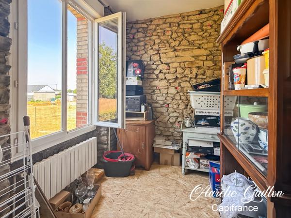 Maison en pierre à rénover avec grand terrain de 1 356 m² – Loyat