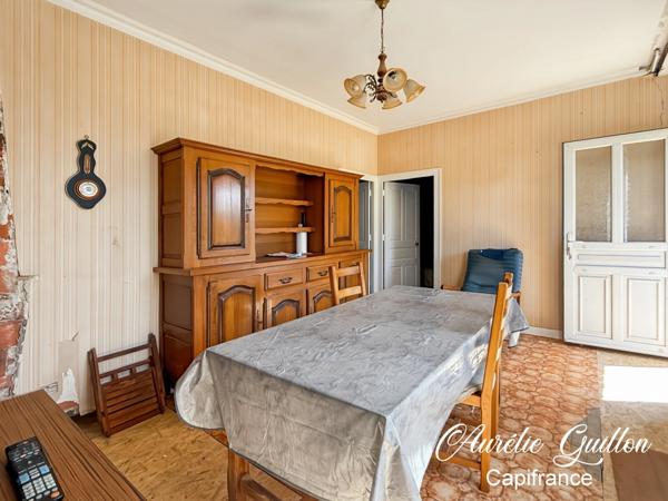 Maison en pierre à rénover avec grand terrain de 1 356 m² – Loyat