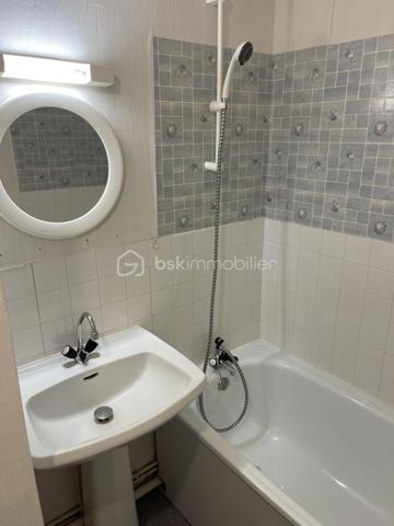 Charmant studio dans une résidence au calme
Proche du port et des commerces de proximité 
A visiter sans tarder!!