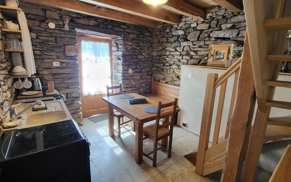 Maison à vendre    3 pièces • 92 m2 Dompnac