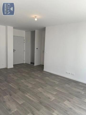 Appartement à louer 2 pièces 43.57m² Brie-Comte-Robert (77170)