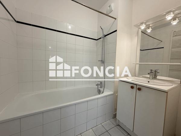 Location Appartement 3 pièces 74.69 m² - 3 PLACE OLIVIER DE SERRES Chartres 28000