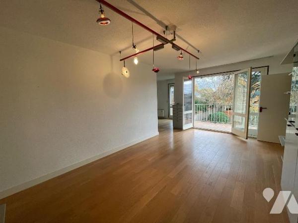 Orléans , Quartier jardins des Plantes, venez visiter cet appartement en bon état composé d'un ...