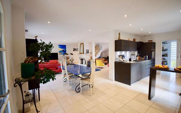 Maison à vendre    5 pièces •  Garrigues-Sainte-Eulalie