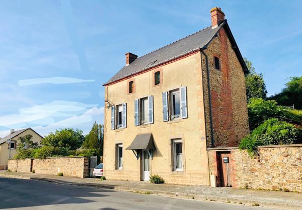 Maison de village à MONTSURS (53) - 4 chambres - Dépendances