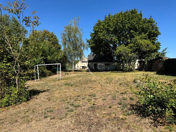 MAISON FAMILIALE - CHANCEAUX-SUR-CHOISILLE -115,51 M² - GRAND TERRAIN - DÉPENDANCE