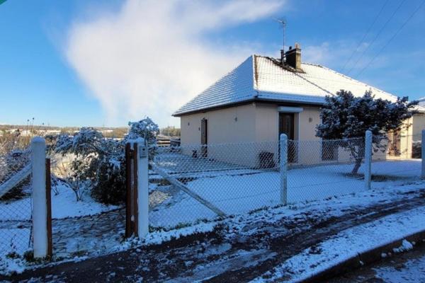 Maison de plein pied 118 m2 sur sous sol avec un terrain de 1900 m2