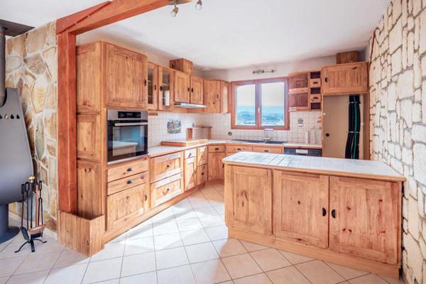 74150 -Maison individuelle -5 chambres grande pièce à vivre ,terrain clos