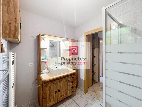 74150 -Maison individuelle -5 chambres grande pièce à vivre ,terrain clos