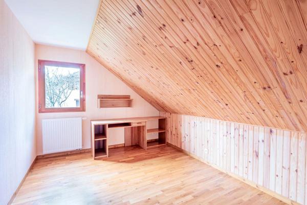 74150 -Maison individuelle -5 chambres grande pièce à vivre ,terrain clos