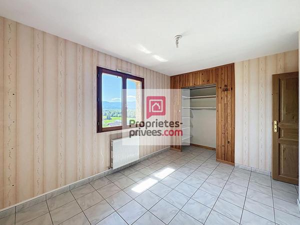 74150 -Maison individuelle -5 chambres grande pièce à vivre ,terrain clos