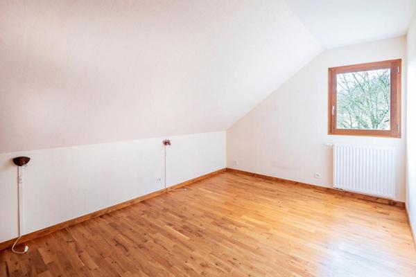 74150 -Maison individuelle -5 chambres grande pièce à vivre ,terrain clos