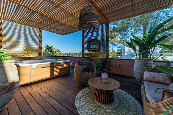 Villa d’Architecte au cœur d’une pinède — Domaine sécurisé au Nord de Montpellier