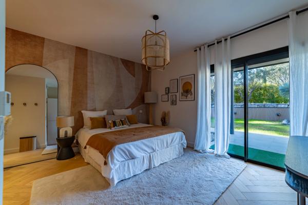 Villa d’Architecte au cœur d’une pinède — Domaine sécurisé au Nord de Montpellier