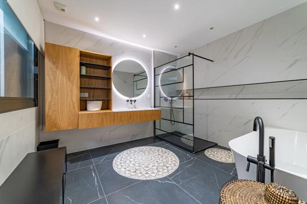 Villa d’Architecte au cœur d’une pinède — Domaine sécurisé au Nord de Montpellier