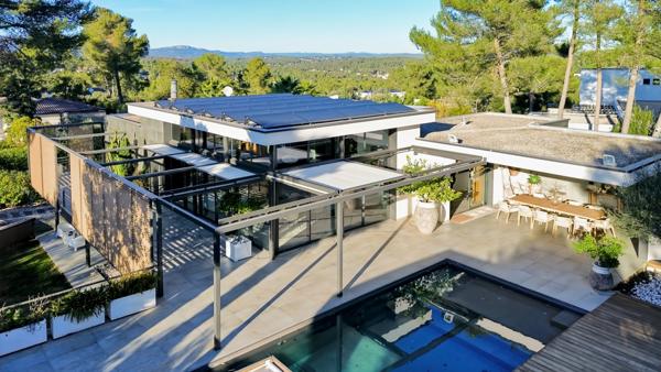 Villa d’Architecte au cœur d’une pinède — Domaine sécurisé au Nord de Montpellier