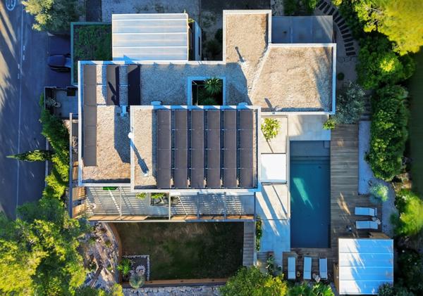 Villa d’Architecte au cœur d’une pinède — Domaine sécurisé au Nord de Montpellier