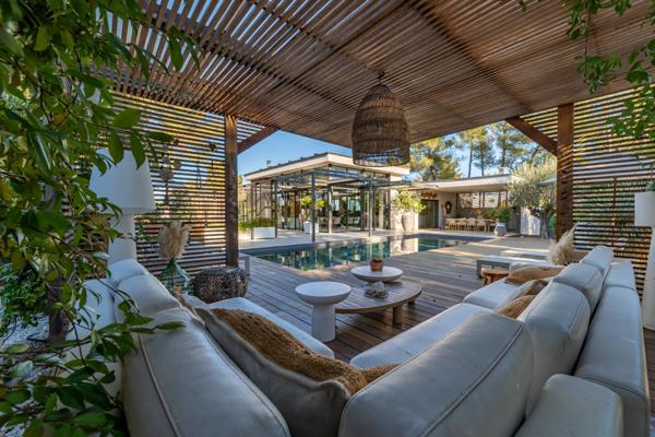 Villa d’Architecte au cœur d’une pinède — Domaine sécurisé au Nord de Montpellier
