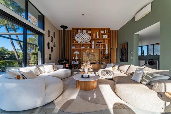 Villa d’Architecte au cœur d’une pinède — Domaine sécurisé au Nord de Montpellier