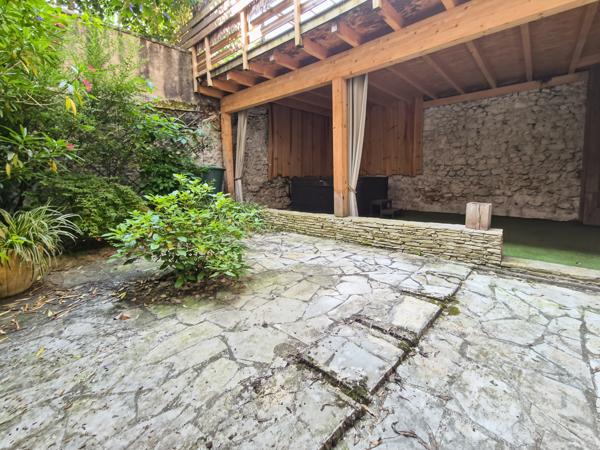 Mirande (32300) Maison de ville T5 de 172m2 avec 2 garages, cour et terrasse suspendue