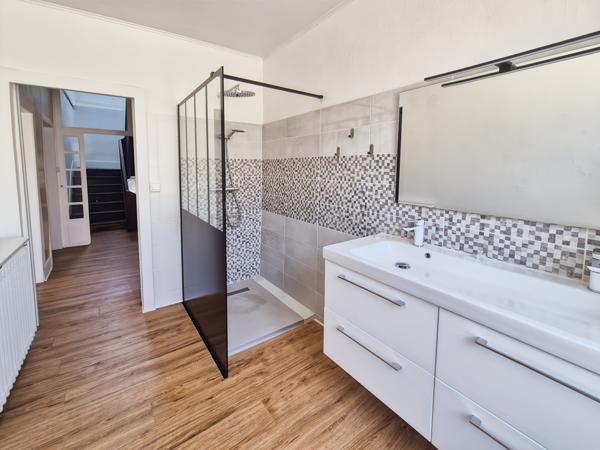 Mirande (32300) Maison de ville T5 de 172m2 avec 2 garages, cour et terrasse suspendue