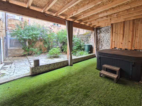 Mirande (32300) Maison de ville T5 de 172m2 avec 2 garages, cour et terrasse suspendue