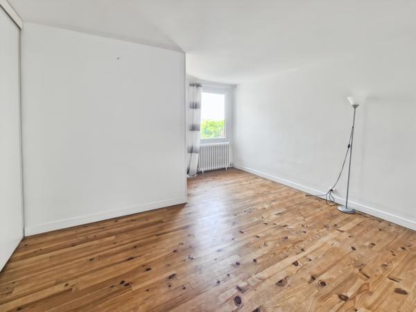 Mirande (32300) Maison de ville T5 de 172m2 avec 2 garages, cour et terrasse suspendue