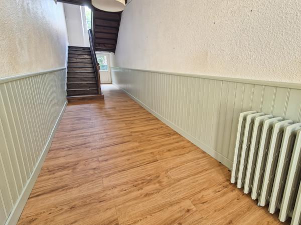 Mirande (32300) Maison de ville T5 de 172m2 avec 2 garages, cour et terrasse suspendue