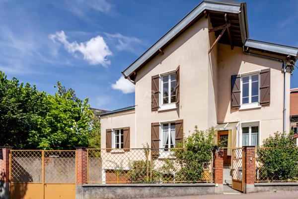 SVERES CENTRE - MAISON DE VILLE 490 000 € **  - Référence  687-S