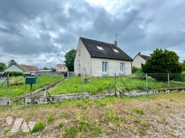 PAVILLON AVEC SOUS-SOL COMPLET A RENOVER
A VENDRE A AMAGNE, commerces et gare sur place, à 12 ...
