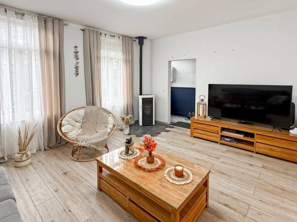 Maison familiale avec 5 chambres, un bien rare sur le secteur.