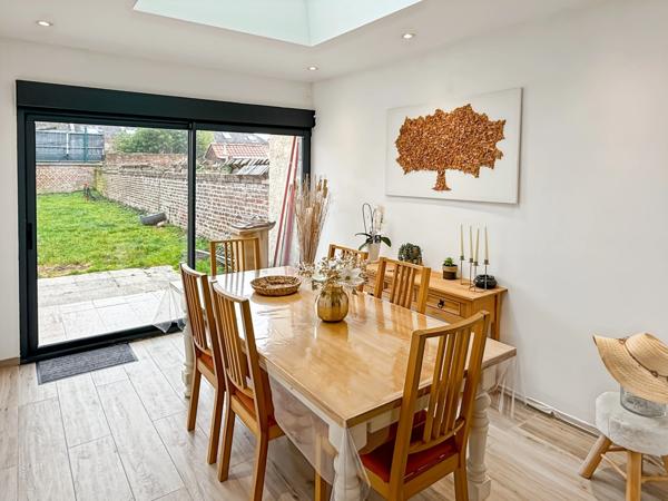 Maison familiale avec 5 chambres, un bien rare sur le secteur.