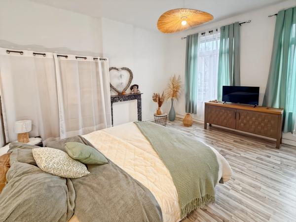 Maison familiale avec 5 chambres, un bien rare sur le secteur.