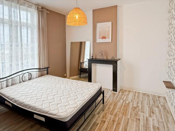 Maison familiale avec 5 chambres, un bien rare sur le secteur.