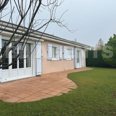 PRODUIT RARE ; plain pied de 5 pièces  sur 662m2 de terrain 