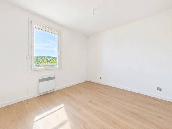 T4 -  3 chambres - 83m2 - Balcon  - Garage double