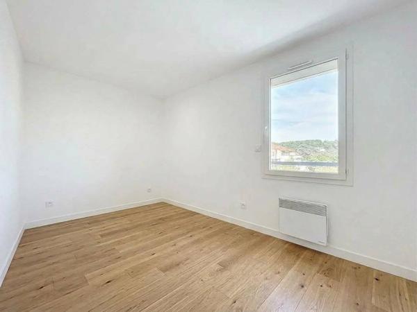 T4 -  3 chambres - 83m2 - Balcon  - Garage double