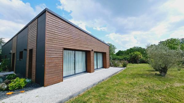 MAISON DE PLAIN PIED DE 160M² 5 PIECES PISCINE GARAGE