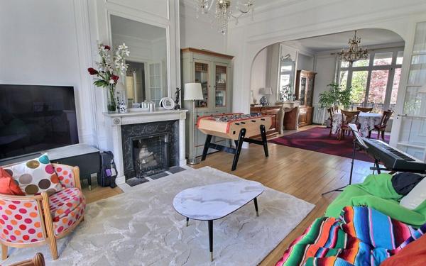 Appartement à vendre    6 pièces • 184,15 m2 Saint-Mandé