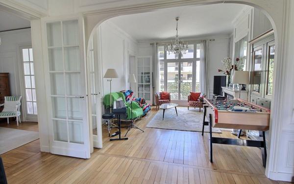 Appartement à vendre    6 pièces • 184,15 m2 Saint-Mandé